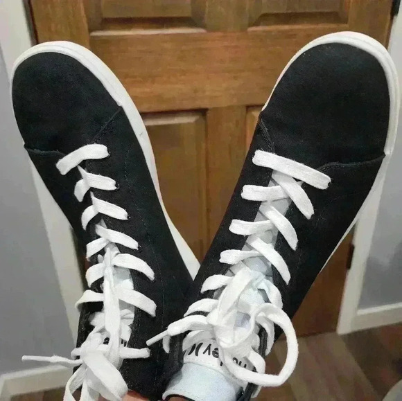 Hurley Women's Hi-top Sneaker Size 10 M Black And White - Picture 6 of 8